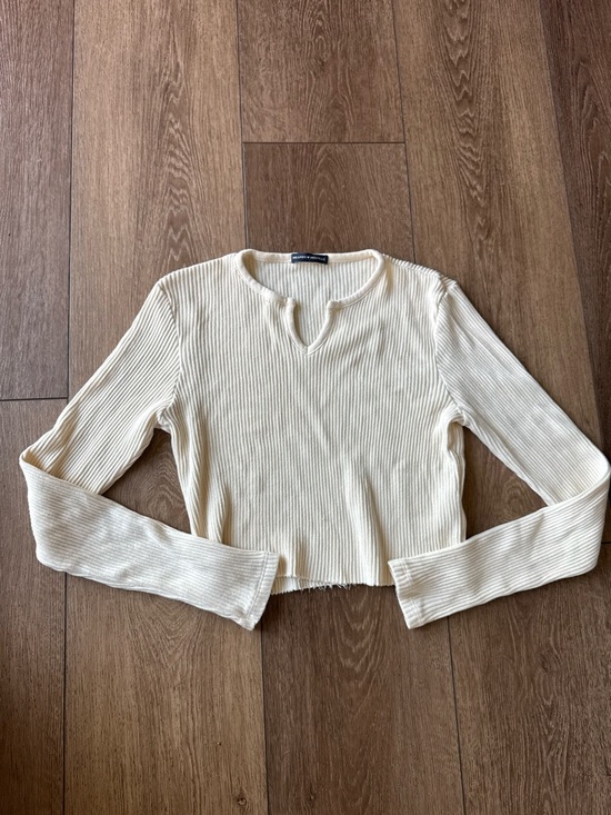 Brandy Melville Tops - Brandy Melville Cream Ribbed Long-Sleeve Crop Top